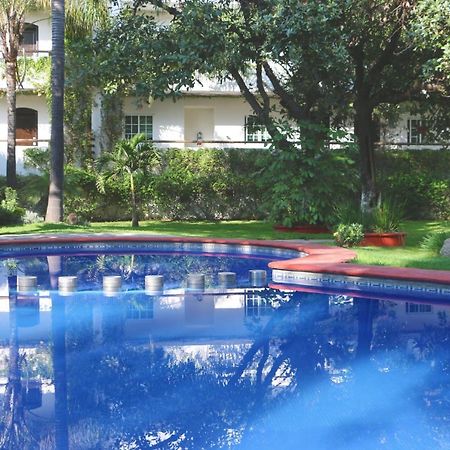 Aurea Hotel And Suites Запопан Екстериор снимка