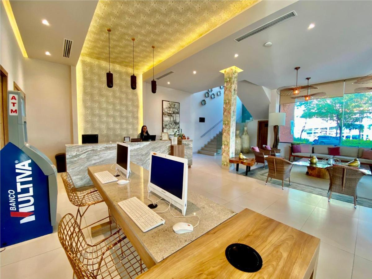 Aurea Hotel And Suites Запопан Екстериор снимка