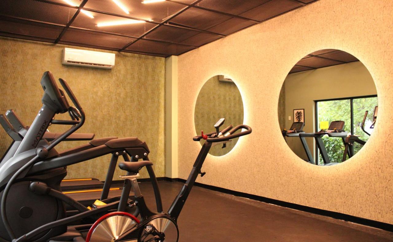 Aurea Hotel And Suites Запопан Екстериор снимка