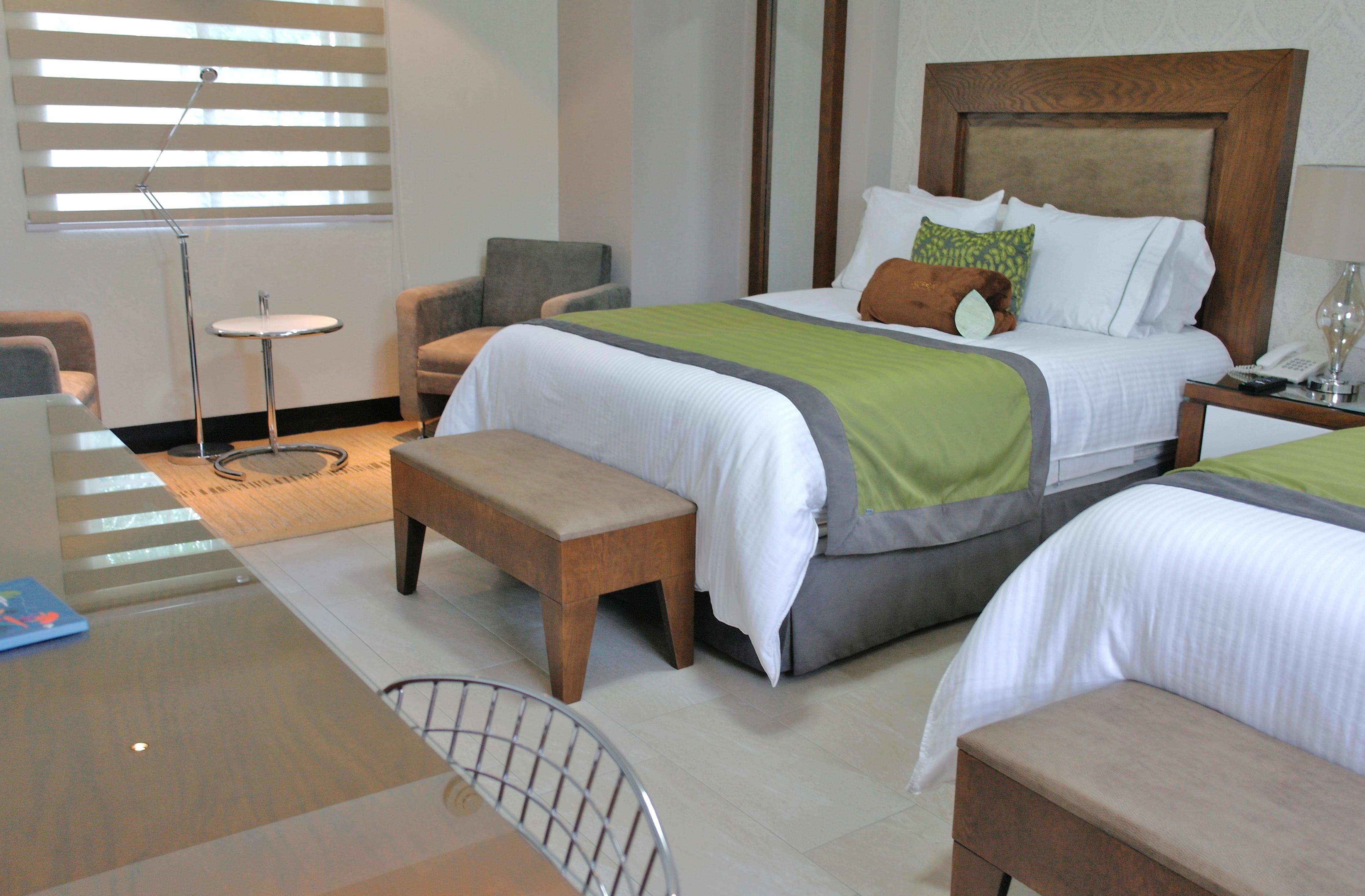 Aurea Hotel And Suites Запопан Екстериор снимка