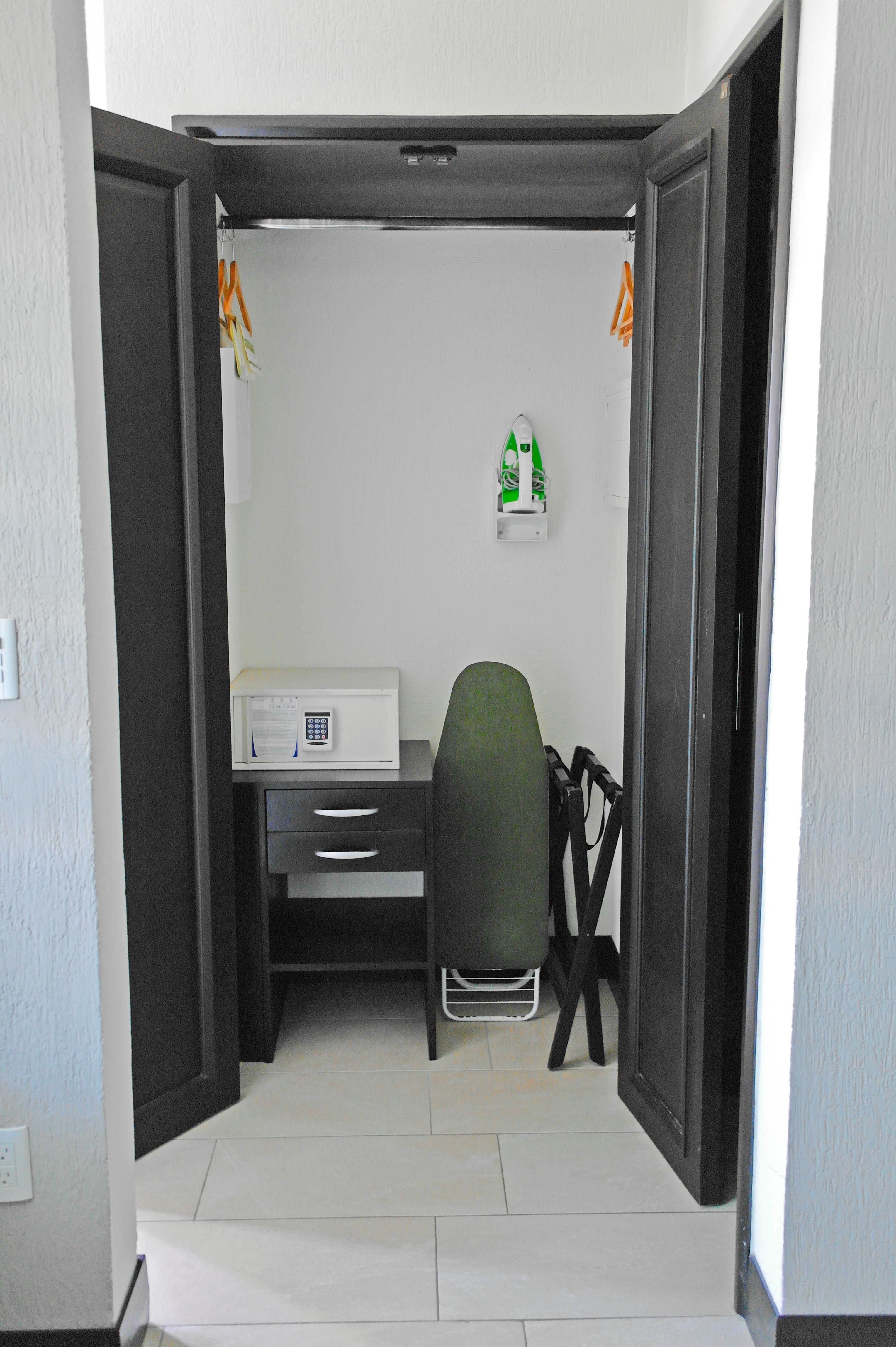 Aurea Hotel And Suites Запопан Екстериор снимка