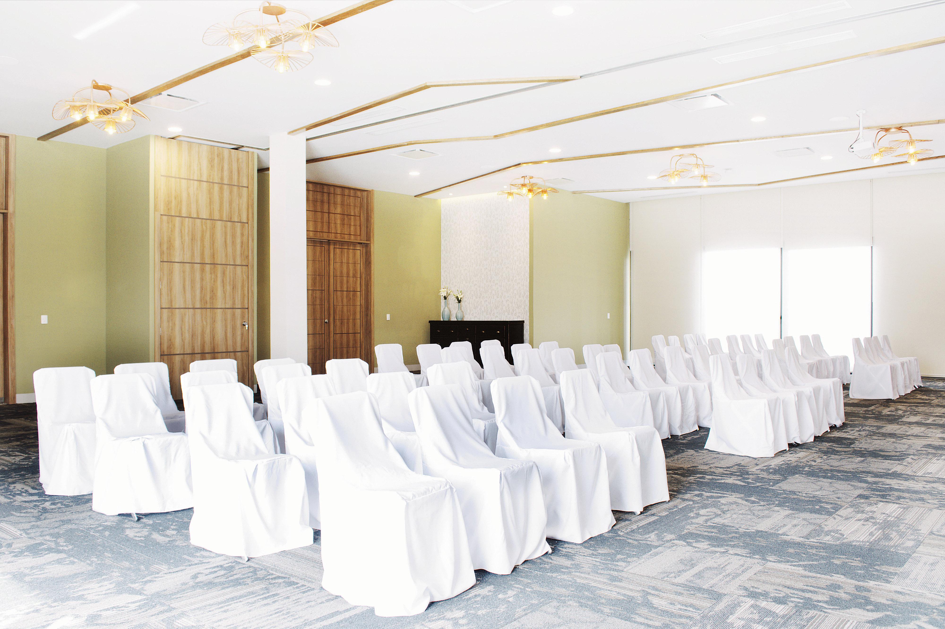 Aurea Hotel And Suites Запопан Екстериор снимка