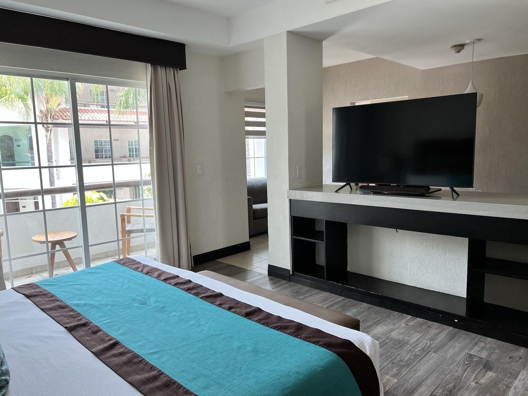 Aurea Hotel And Suites Запопан Екстериор снимка