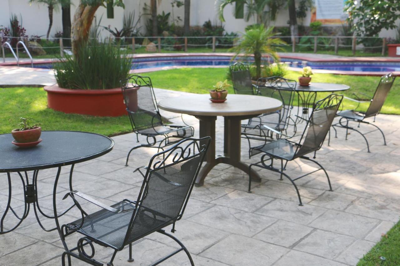 Aurea Hotel And Suites Запопан Екстериор снимка