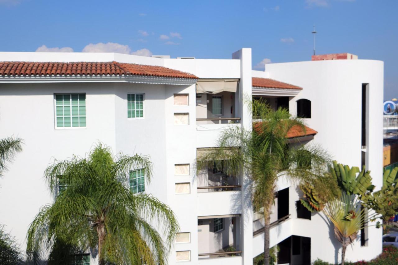 Aurea Hotel And Suites Запопан Екстериор снимка